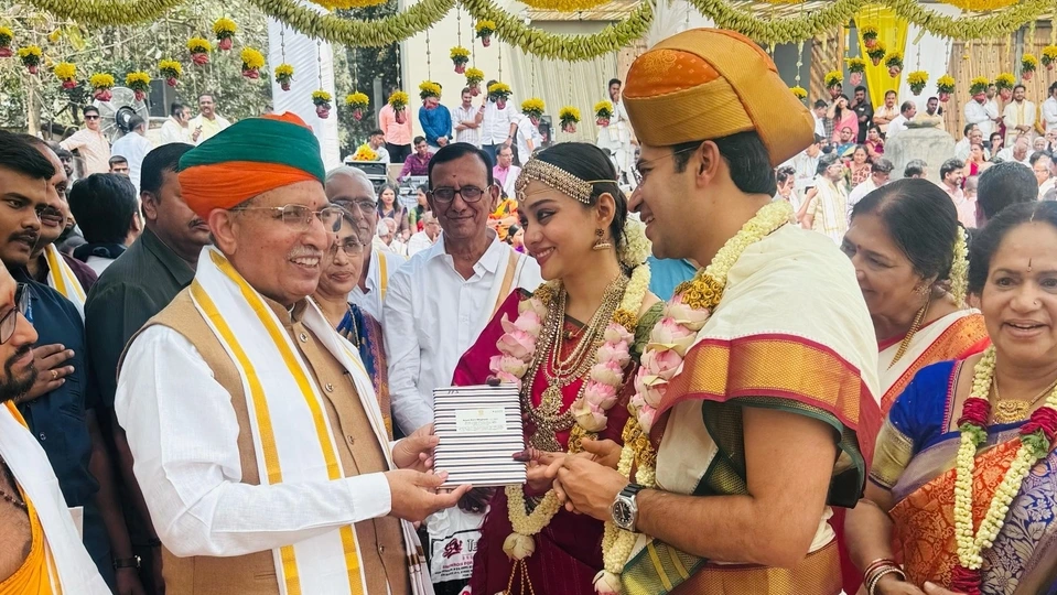 Tejasvi Surya and Sivasri Skandaprasad taking blessing from Arjum Ram Meghwal